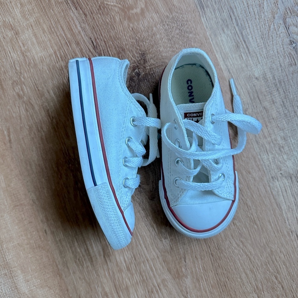 Converse toddler Sneakers size 7